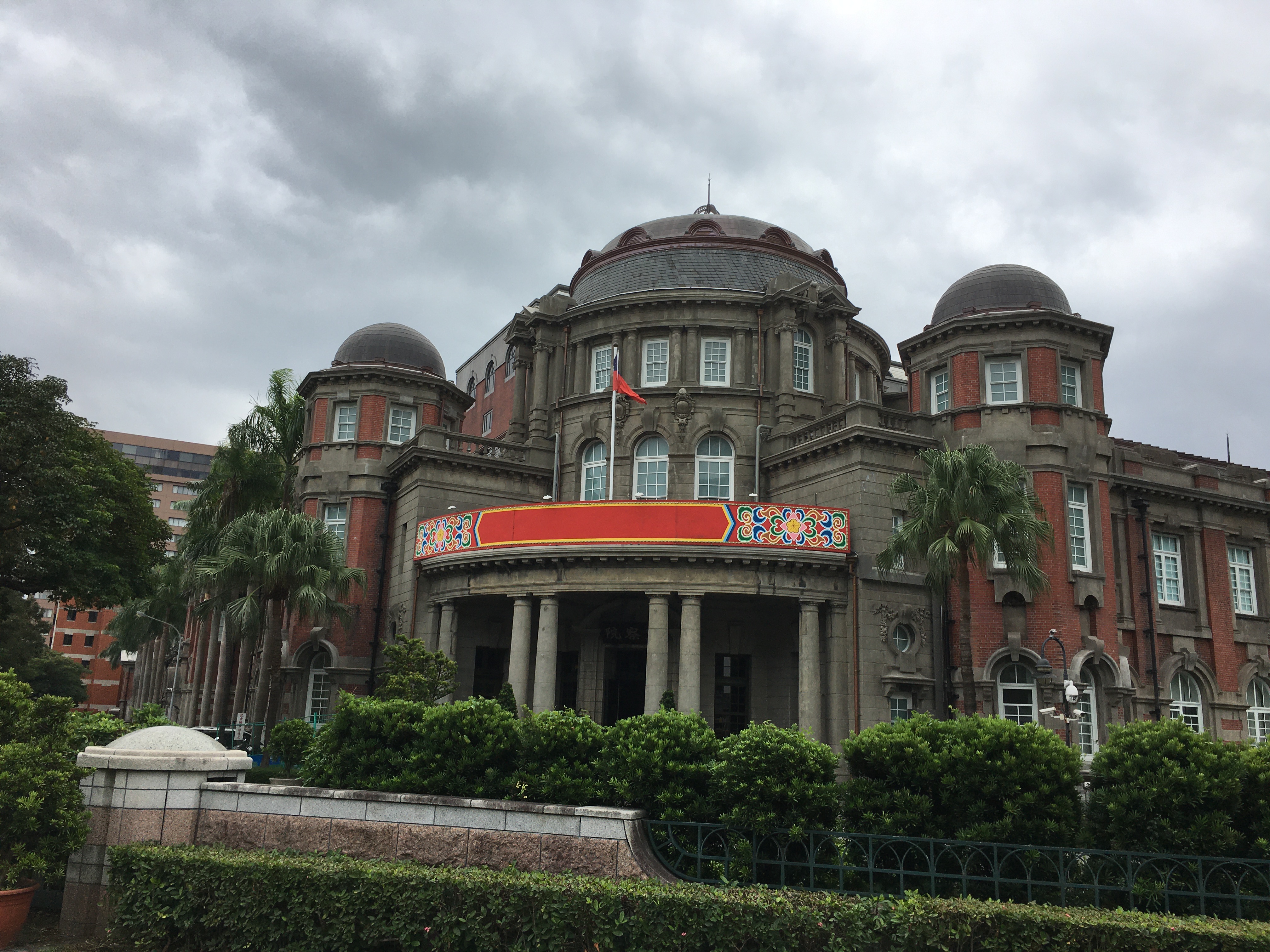 跟監察院有關的相片,共2張